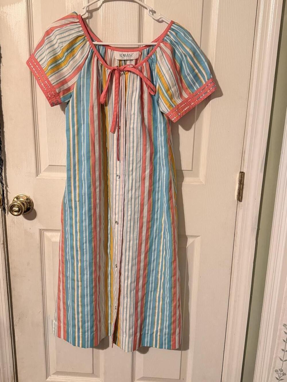 Vtg 70s KOMAR Pastel Candy Stripe Preppy Cottagecore House Dress/Nightgown/Mumu